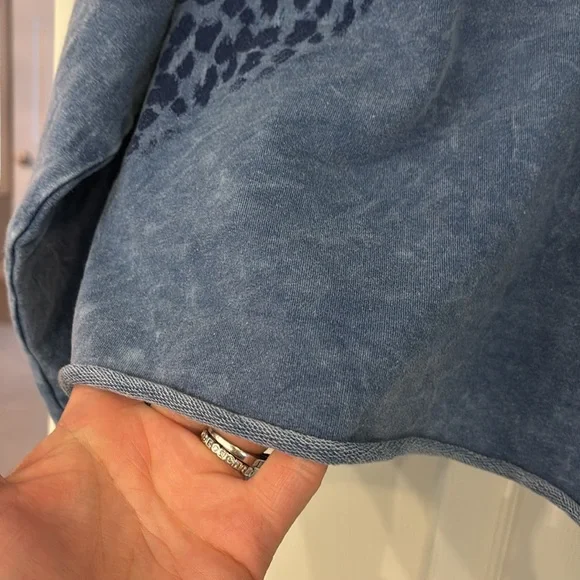 Project Social T Cropped Leopard Sweatshirt in Blue, size L - Picture 3 of 8